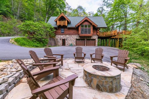 a patio with rocking chairs and a log cabin at Buffalo Creek Lodge in West Jefferson