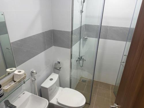 a bathroom with a toilet and a glass shower at Hotel T88 in Ấp Trảng