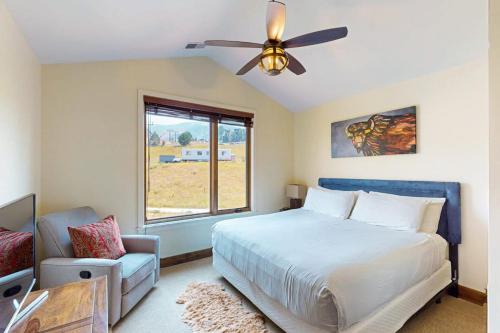 a bedroom with a bed and a ceiling fan at Bangtail Getaway in Steamboat Springs