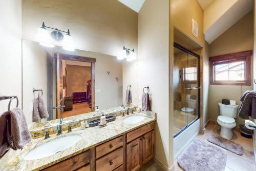 a bathroom with two sinks and a shower and a toilet at Buffalo Lodge Townhomes 1293 in Silverthorne