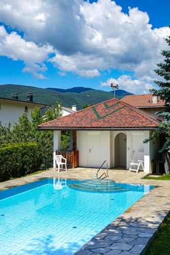 Басейн в Hotel Rosenheim або поблизу