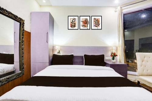 a bedroom with a large white bed and a window at Townhouse by OYO Brahma Sarovar Formerly Krishna mahal in Kurukshetra