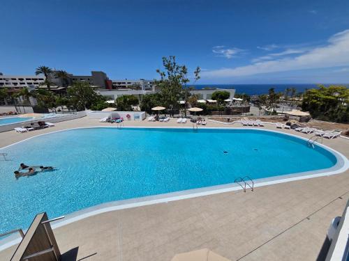 Ocean Sunset view, Air Conditioned, Renovated apartment