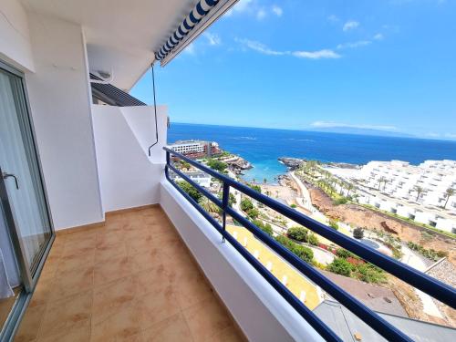 Ocean Sunset view, Air Conditioned, Renovated apartment