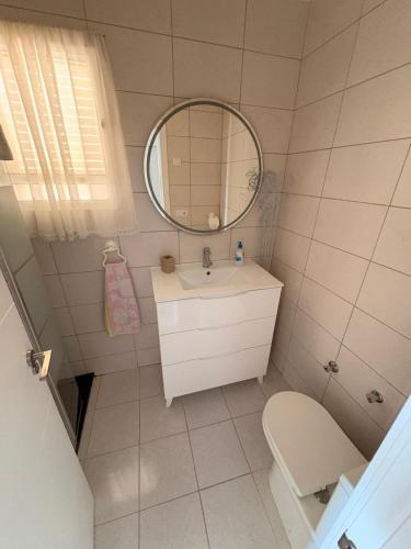 a bathroom with a sink and a mirror and a toilet at Alma&Mateo in El Moncayo