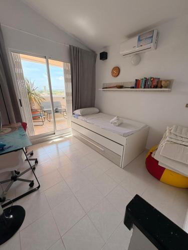 a bedroom with a bed and a view of the beach at Alma&Mateo in El Moncayo