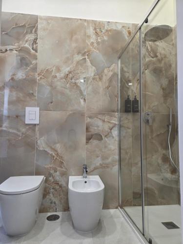a bathroom with a toilet and a shower at Suite in centro in Aversa