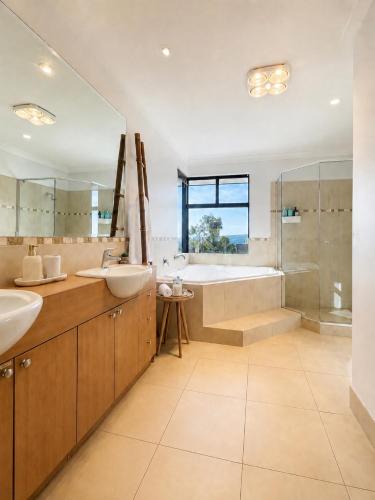 a bathroom with two sinks and a tub and a shower at Zig Zag Retreat - Hilltop Home With Stunning Views in Perth