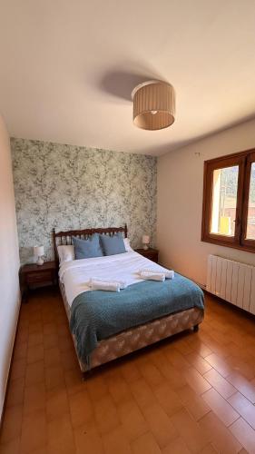 a bedroom with a large bed in a room at Gredos Tiétar in El Arenal