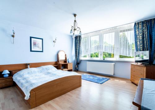 a bedroom with a bed and a large window at Willa Sarenka in Radzyń
