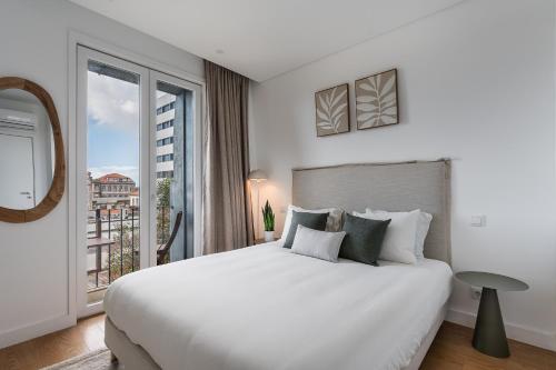 Bright & Cozy Almada Apartment - Central Porto