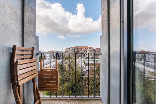 Bright & Cozy Almada Apartment - Central Porto