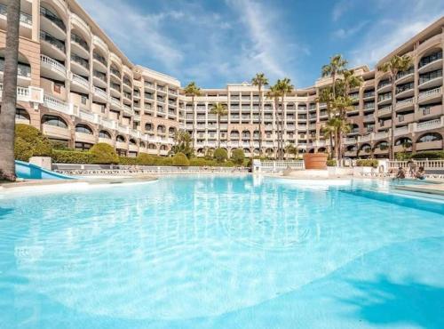 Résidence Cannes Piscine et Bord de Plage