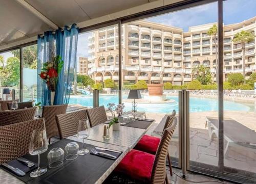 Résidence Cannes Piscine et Bord de Plage