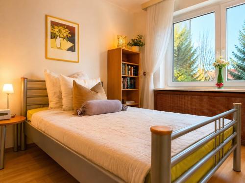 a bedroom with a large bed with a window at Gemütliche und Zentrumsnahe Wohnung in Goslar in Goslar