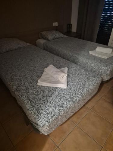 a white towel sitting on top of two beds at 2 Duplex Las Terrazas Cubes in Vélez de Benaudalla