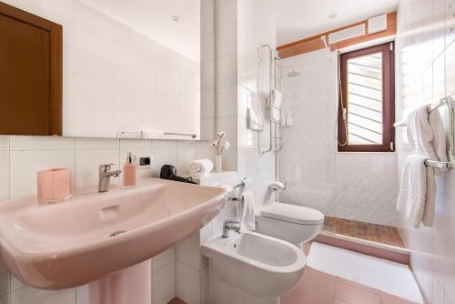 GUEST HOUSE MAGNOLIA, Centro-Nord di Roma - Stadio Olimpico, Foro Italico, Policlinico Gemelli, Università Cattolica, Musei Vaticani, San Pietro - Parcheggio Gratuito - Servizio Navetta Aeroportuale su Richiesta