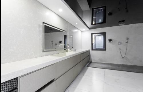 a large bathroom with a sink and a shower at Flamenco@Colwyn in Sheffield Beach