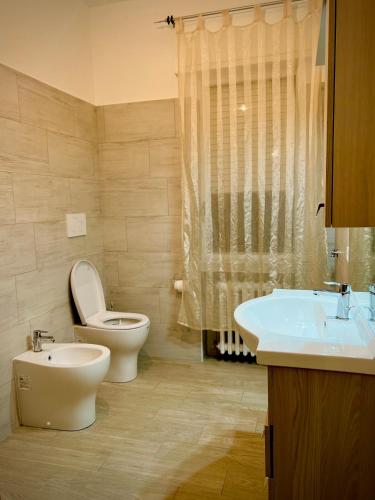 a bathroom with a toilet and a bidet and a sink at Ca dei Cappuccina in Mestre
