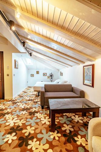 a living room with a couch and a table at Hotel Granda in Cangas de Onís