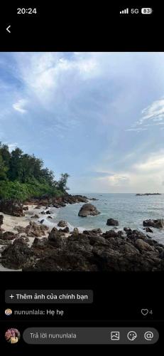 a screenshot of a picture of a beach at Thắng Sinh Hotel - Biển Quỳnh Bảng in Quỳnh Lưu
