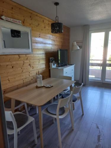 Appart 3 étoiles 6 pers au pied des pistes vue spendide sur la montagne les 2 alpes 1800 m