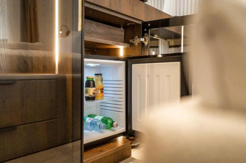 Una Rooms