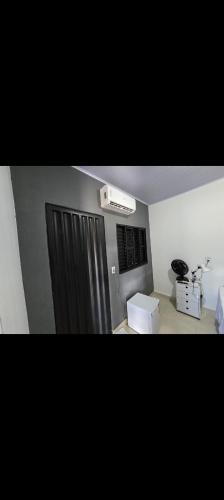 a room with a black door and a white box at Microcasa 6 in Lajeado