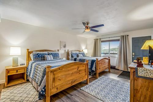 a bedroom with two beds and a ceiling fan at Lakeside Mountain Retreat in Dillon