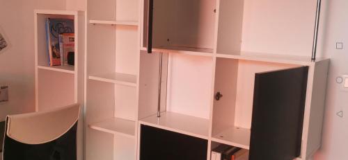 CHAMBRE CHEZ L'HABITANT - ROOM IN THE OWNER'S APARTMENT