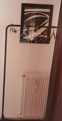 CHAMBRE CHEZ L'HABITANT - ROOM IN THE OWNER'S APARTMENT