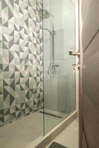 a shower stall with a glass door in a bathroom at Summer Crib Mamaia-Sat in Mamaia Sat/Năvodari