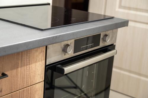 a kitchen counter with a black stove top oven at Endless View House in Gornji Rastiš