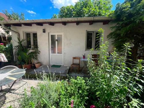 Garden studio