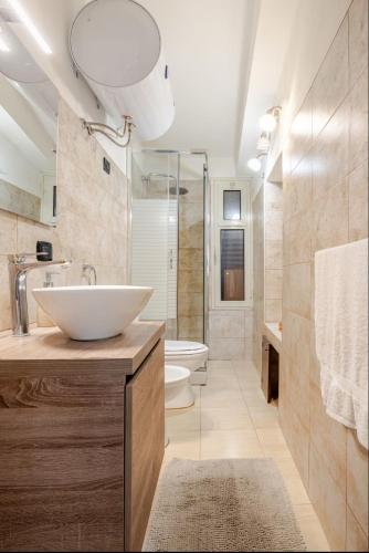 a bathroom with a sink and a toilet and a tub at Dogana House in Catania