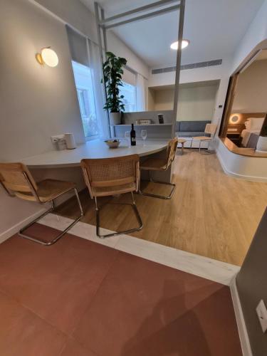 Apollonos 26 Luxury Suite