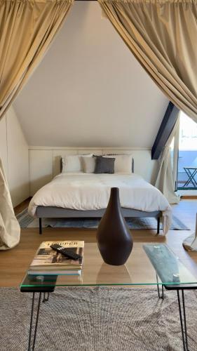 Bright Stylish Duplex with a private roof terrace