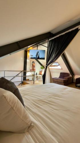 Bright Stylish Duplex with a private roof terrace