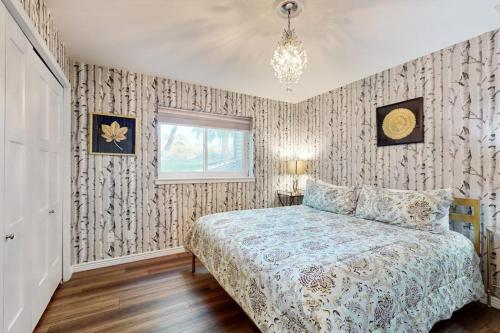 a bedroom with a bed and a window at Eagle River's Charmer in Edwards