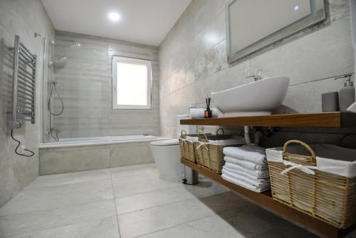 a bathroom with a sink and a toilet and a tub at B6 Dahlet Ta Cenc in Sannat