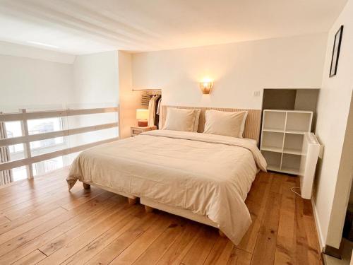 Large 2 bedrooms Duplex - City Center & free Parking