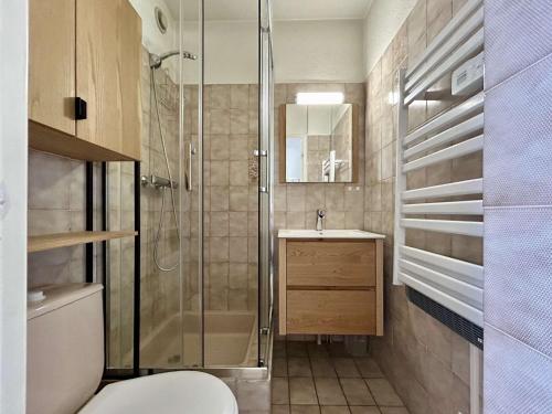 a bathroom with a shower and a toilet and a sink at Studio cosy 2/3 pers au cœur de Briançon, proche centre-ville et télécabine - FR-1-330C-42 in Briançon