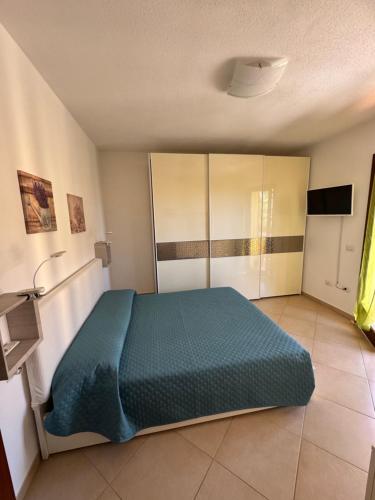 a bedroom with a bed and a desk in it at Carpa House in Valledoria