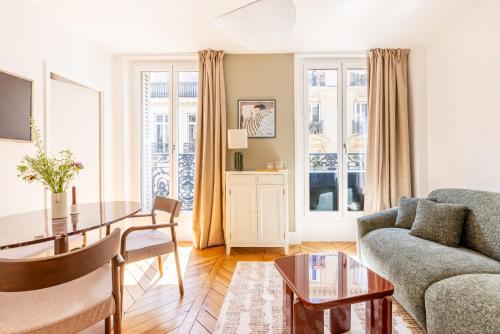 Appartement Design Rénové Parc Monceau Paris 8e