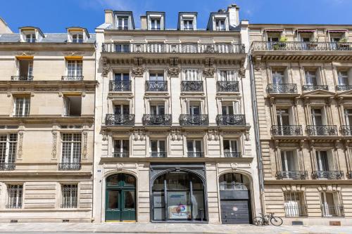 Appartement Design Rénové Parc Monceau Paris 8e