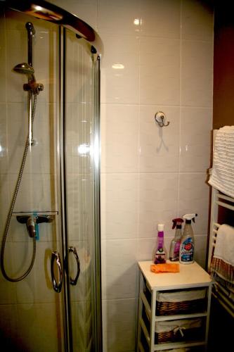 a bathroom with a shower with a glass door at Loire Escapes in Berrie