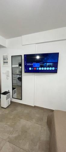 Central Studio next to Metro
