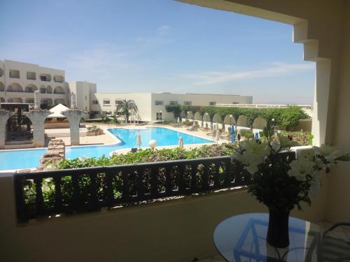 Der Swimmingpool an oder in der Nähe von Golden Carthage Hotel Tunis