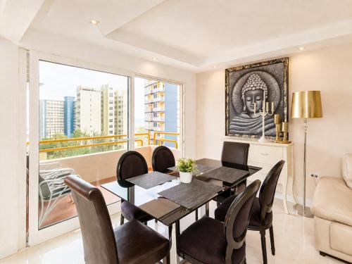 The White Apartment: Luxury, Beach and Design