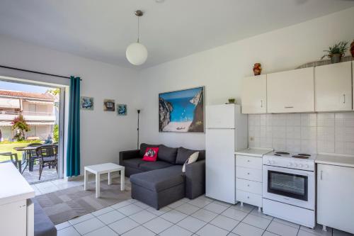 Akrotiri apartment